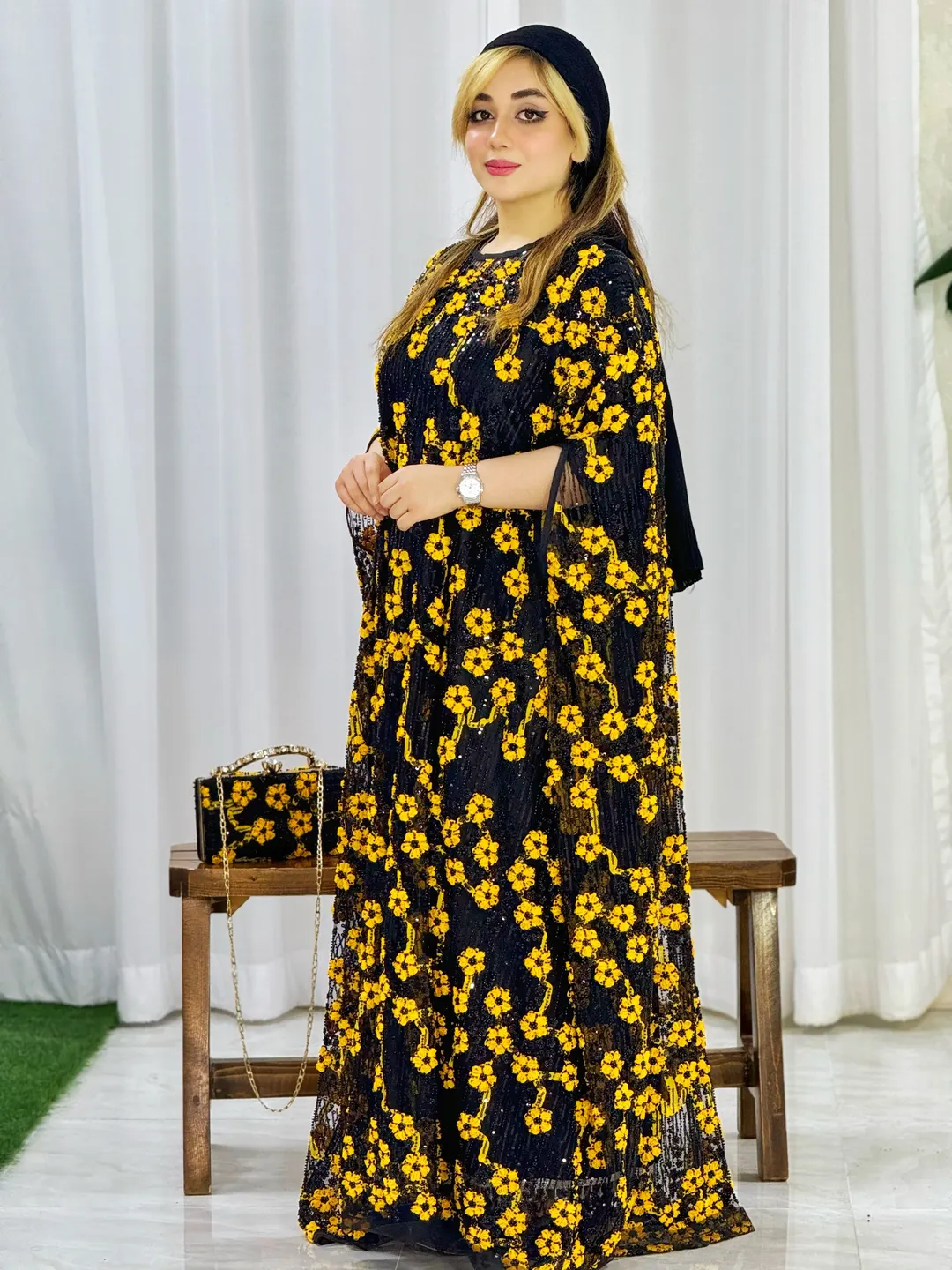 عبایه مجلسی طرح گل زرد